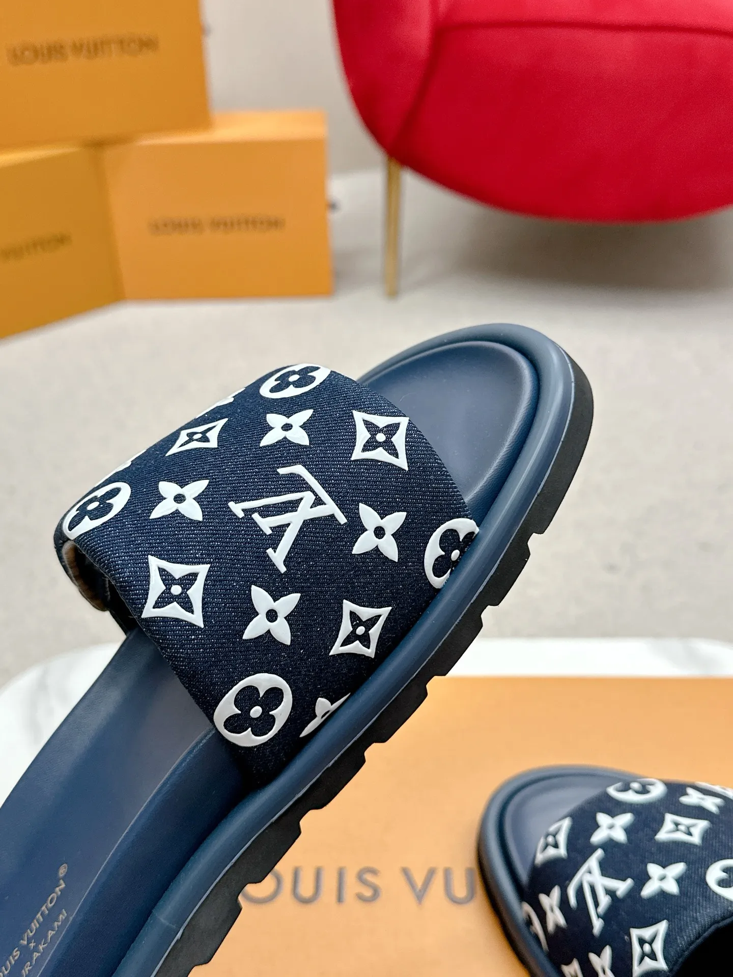 👟👟Ex-factory price 420👟👟 LV Louis Vuitton Full of high-end feel! A popular model among bloggers at home and abroad, it’s retro and fashionable and looks amazing on your feet! Mainly recommended model on the official website★ ━━━━━ ЅᏇєєt ━━━━━ ▪️Upper: original calfskin ➕5D printing process ▪️Inner: imported mixed sheepskin ▪️Outsole: original molded foam outsole ▪️Size: Female 35-40 Men's 39-44 (women's 41 men's 45)